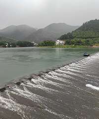 �����ٲ�ͻȻӿ��