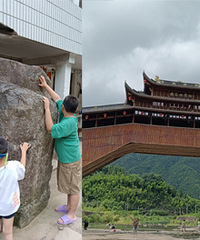 �ھ�ʯ���ˣ�ɽ���ſ���