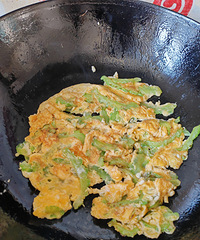 �������ʲô���Լ��ֵ���֦�ϣ��м���һ���ǿ��