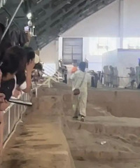 Ů�Ӳι۱���ٸ�������߽�ٸ�ӣ�����ȴ˵���¶�