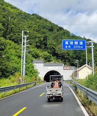 [����]ȥ���������ɾӵĽ��紦תһ���ĺ�ɽ