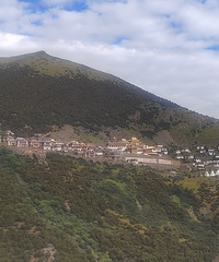 ��������֮�����������Ƕ����Ž���ʯ�ӹ�԰������������֮��