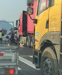 ���������ڣ�̨��һ���˱���ײ�ˣ�����.......