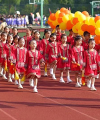 ���ڵ�Сѧ�˶���Խ��Խ���� ���ַ�װ���ֵ���