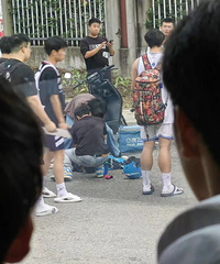 ���¹ھ���������һ����̨����Ⱥʦ���˲���