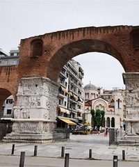 ������������Ȼ���ۣ������Ǳ��ұ���֮��