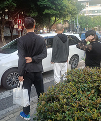 ���ǹ���·�ǲ��Ƕ�ϲ��վ����·���ϣ��복������1�ף�