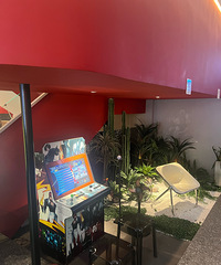 [��ʳ]����·�м���ɫʳ�꣬���h����Ϊ��