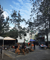 ��ĩ���������ϽֵĹ����г���ãã��