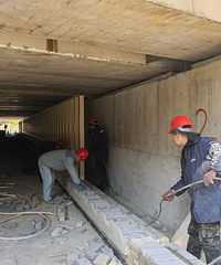 ������ʽͨ�У��������̵���ֵ������˫������