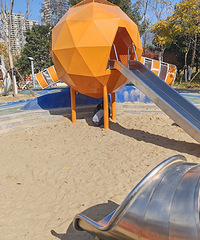 ���Լ��ż٣�������ȥ�տ��Ĺ�԰�棬�����˼���