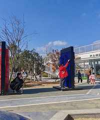 ���Լ��ż٣�������ȥ�տ��Ĺ�԰�棬�����˼���