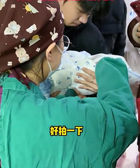 ����ָ����Ů�������˾˵�һ��������������֪��Ϊɶ�ˣ�