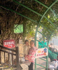 ��ɽʯ���У��غ���·������ �������