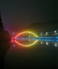 �����е����ذ����������գ����񿴵���̫����