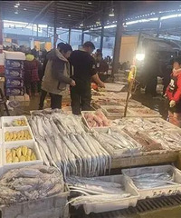 ȫ�۴���ÿ����300Ԫ��������¹����ʻ��зÿ��150Ԫ��