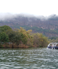 雨中邂逅水上丹霞:美景、隐忧与期待