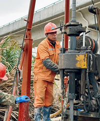 ̨���и���������̨�ݴ���԰�����ĸ�λ�ã�