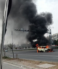 ̨��һ�����ճ��˿ǣ�������ʲô����