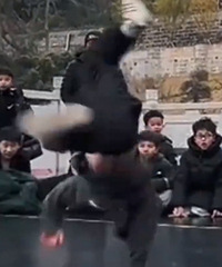 ���ޣ�8��С�к������边�ܵ�����ת