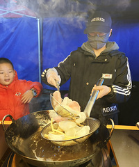 ȥ��Ϸ����֪�ҹ�����Ϸ̯��Ҳ֧�˸�̯��С��