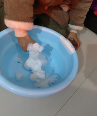 �����������ӽ���һ��ѩ��һ���棬һ�߿�����С�����濪����