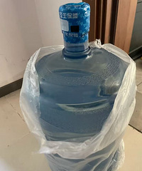 ��ôһͰװˮ����10�飡�������ǲ�������ˮ��