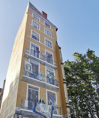 ��һ��7����ʽ¥����ǽ���ϣ���һ��800ƽ���׵ıڻ�