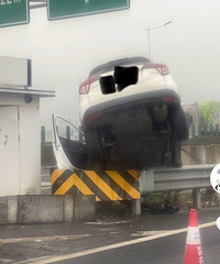 ��������j����