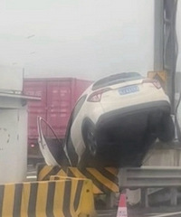 ��������j����