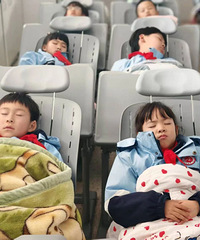 ������Сѧ���и�����6000������װ��������λ