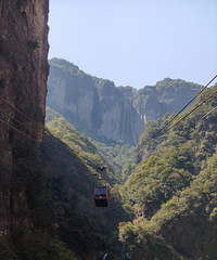 92���������Ҷ����ٺ��˶��ӽ����������ѹ�