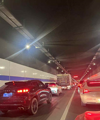 ���϶���ţ�������˰�ש��·��