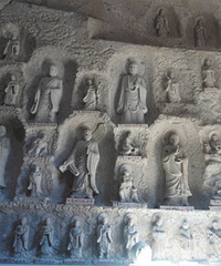 ����ʯ�����£�һ�����ڶ���������̽Ѱ