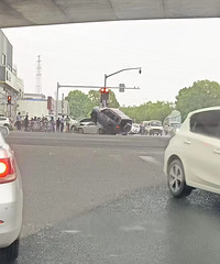 �ո�̨������������ײ�����һ��ԽҰ�����ʧ��