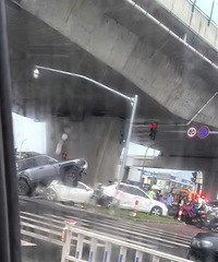 �ո�̨������������ײ�����һ��ԽҰ�����ʧ��