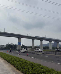 һ����̨��һ���۷����׳��죬������������