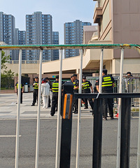 �������ˣ��ĺ�Сѧ���涼Χ������