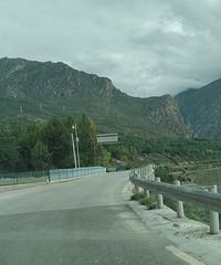 ���Ͽ�ȣ�һ·ɽ��Ͽխ�������ļ�