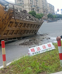 ����ѹ����·�ϵľ��ǣ�