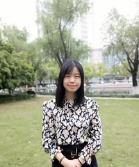 �ذ�����ʦ��У��һ��ʦ�����࣬Я�ִ����Ʒ�ʸ���ֵ��У