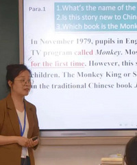 �ذ�����ʦ��У��һ��ʦ�����࣬Я�ִ����Ʒ�ʸ���ֵ��У