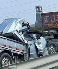 ��ͷ��ײ����