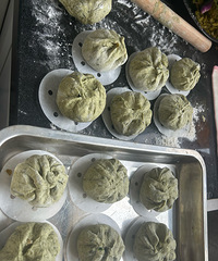 ��ɫ�İ���