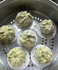 ��ɫ�İ���