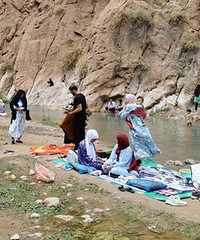 �е����Ӻ�ˮ��������