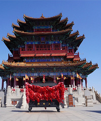 ���������ɽ֮�ף��ø�ʢ���ĵ���ʤ��