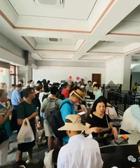 周末神仙居多名游客被困半空,还有人中暑倒地……