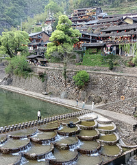 �Ϫ��Ư�����о���ɫ���ɾӵĺ�һ��