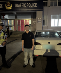 ���գ��γ�ҹ��һ����·���У�ֻ��......